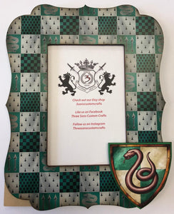 Green and Silver House Plaid Crest Frame