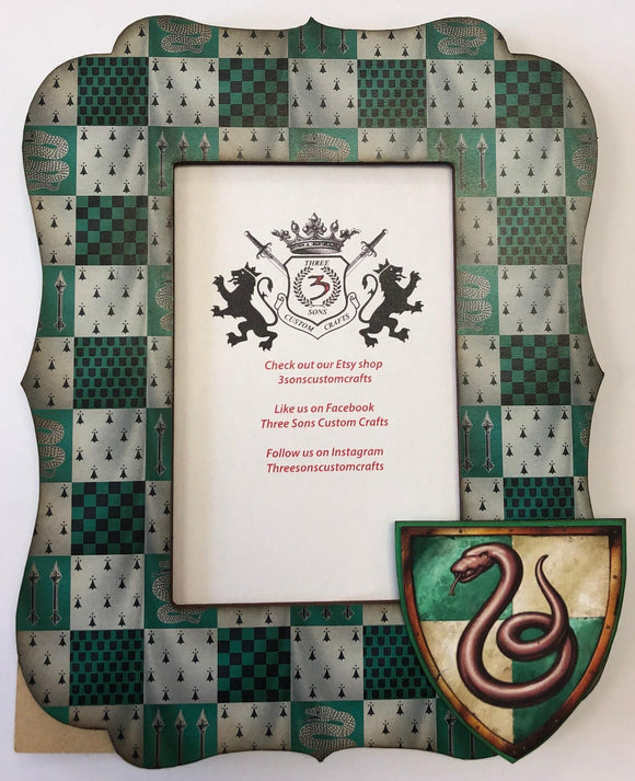 Green and Silver House Plaid Crest Frame
